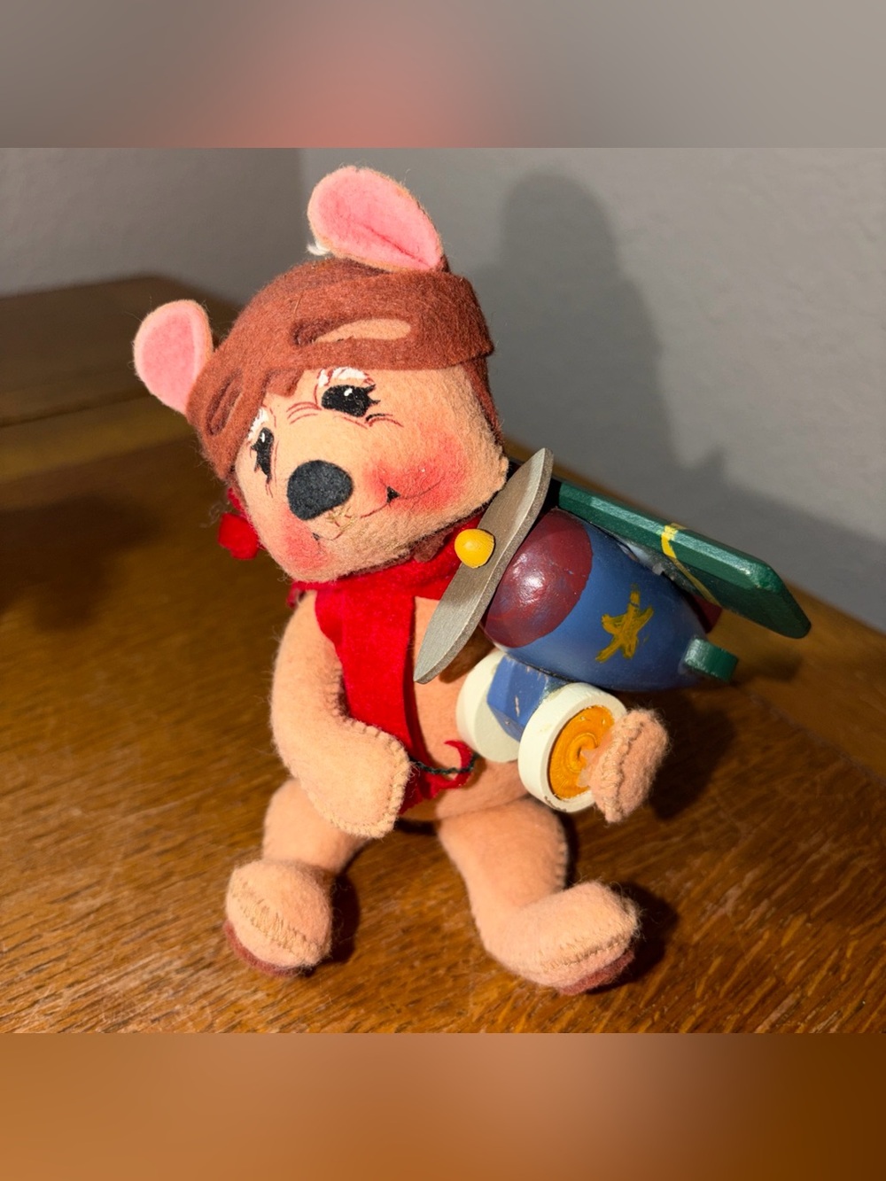 ANNALEE DOLL COLLECTIBLE 6” ‘BEAR-LY FLYING' AVIATOR PILOT BEAR W/ WOOD PLANE